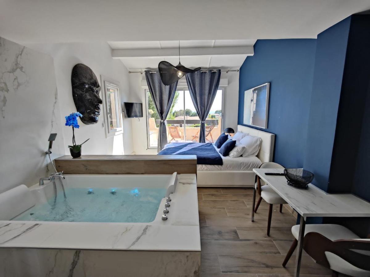 Suites Jm - Les Pins Marines - Jacuzzi & Vue Mer Bandol Exterior foto